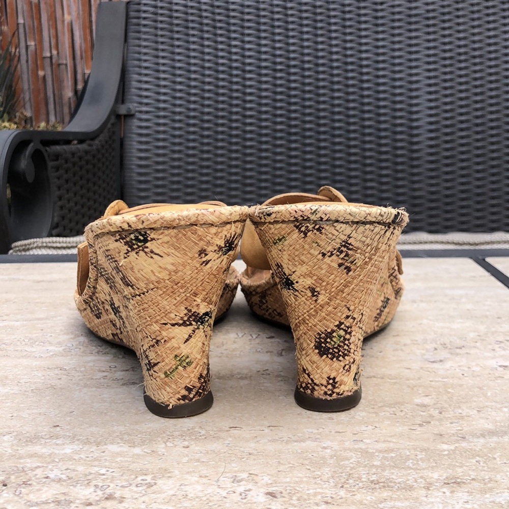 BORN Tropical Wedge Leather Strap Heeled Sandal - Picture 4 of 13